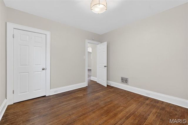 5220 Dewey Avenue, St Louis, MO 63116