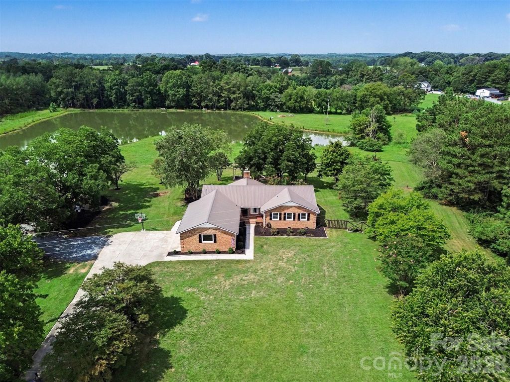 5718 White Store Road, Wingate, NC 28174