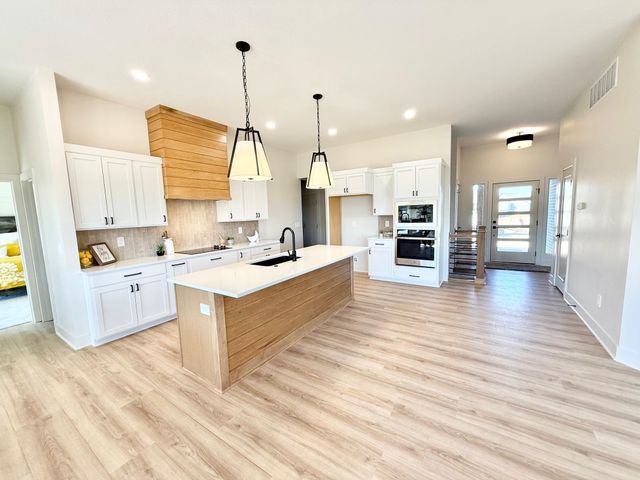 14104 E Willowgreen Ct, Wichita, KS 67230