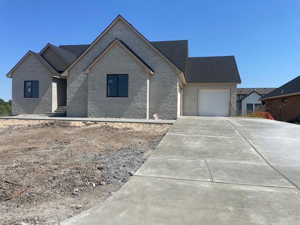 14104 E Willowgreen Ct, Wichita, KS 67230