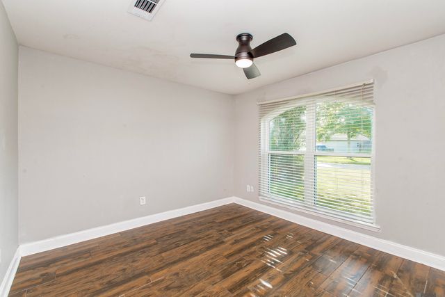 23621 Southpoint Dr, Denham Springs, LA 70726