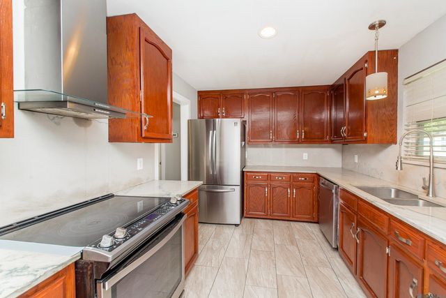 23621 Southpoint Dr, Denham Springs, LA 70726
