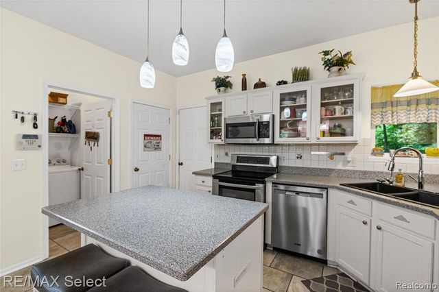 4449 Pondview Drive, Swartz Creek, MI 48473