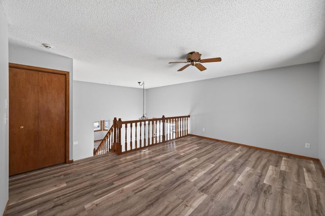 2810 Hillvale Trail, Oakdale, MN 55128