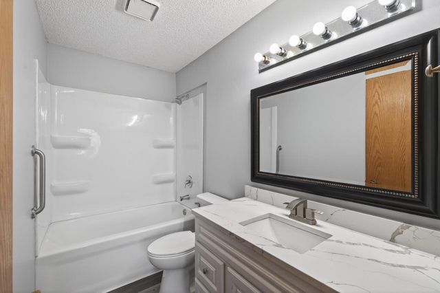 2810 Hillvale Trail, Oakdale, MN 55128