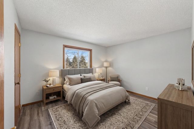 2810 Hillvale Trail, Oakdale, MN 55128