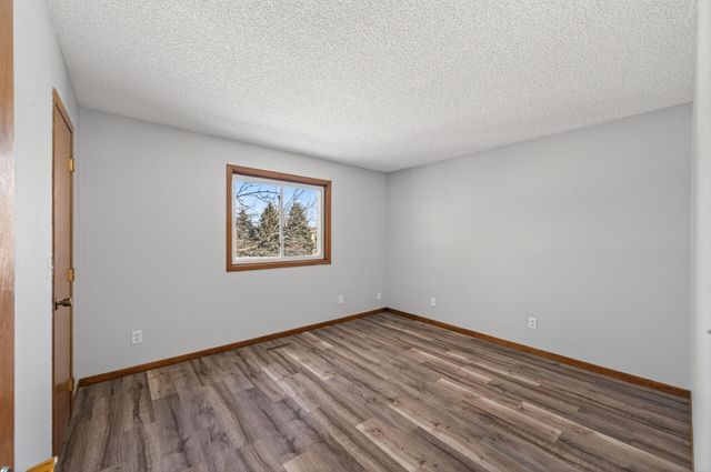 2810 Hillvale Trail, Oakdale, MN 55128