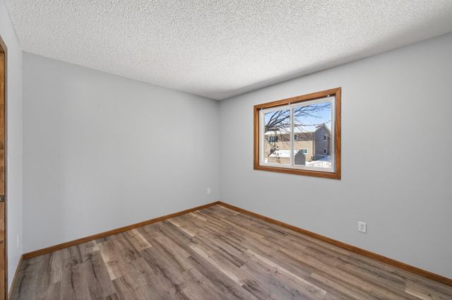 2810 Hillvale Trail, Oakdale, MN 55128