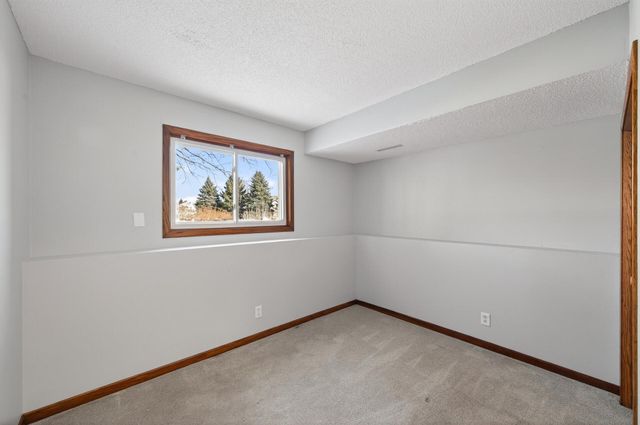 2810 Hillvale Trail, Oakdale, MN 55128