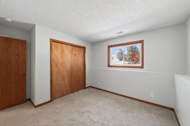 2810 Hillvale Trail, Oakdale, MN 55128