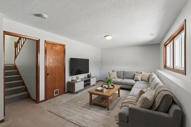 2810 Hillvale Trail, Oakdale, MN 55128