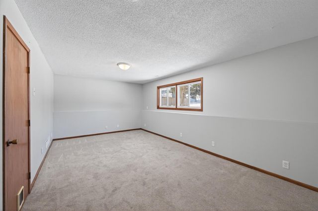 2810 Hillvale Trail, Oakdale, MN 55128