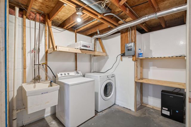 2810 Hillvale Trail, Oakdale, MN 55128