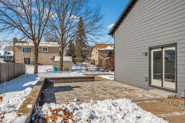 2810 Hillvale Trail, Oakdale, MN 55128