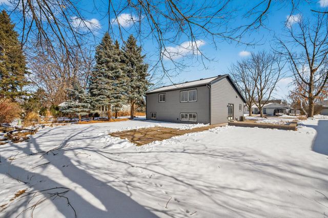 2810 Hillvale Trail, Oakdale, MN 55128