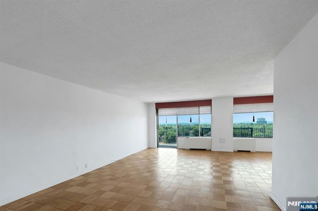 1530 palisade Avenue 15N, Fort Lee, NJ 07024
