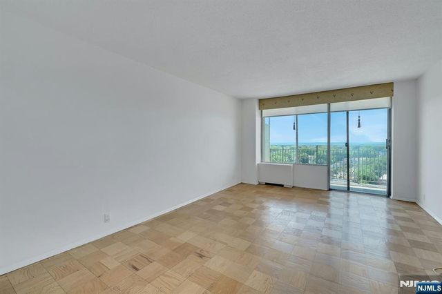 1530 palisade Avenue 15N, Fort Lee, NJ 07024