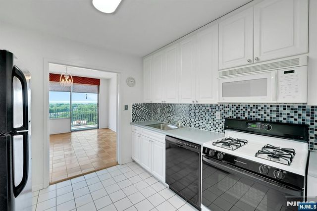 1530 palisade Avenue 15N, Fort Lee, NJ 07024