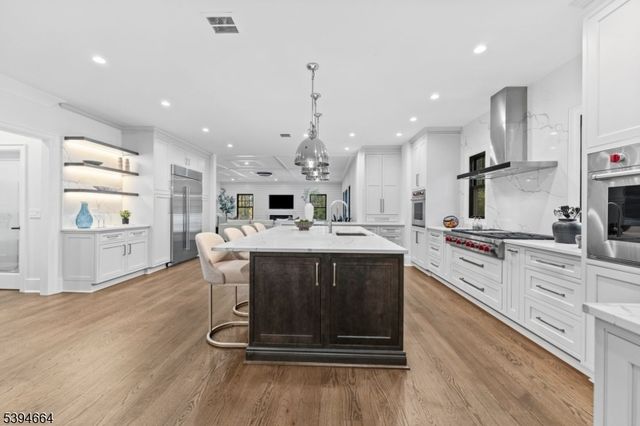 330 Hartshorn Dr, Millburn Twp., NJ 07078