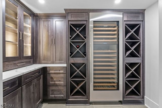 330 Hartshorn Dr, Millburn Twp., NJ 07078