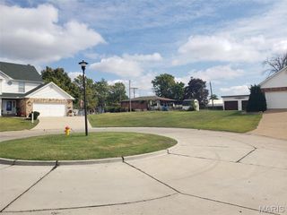 8706 Fatima Drive, St Louis, MO 63123