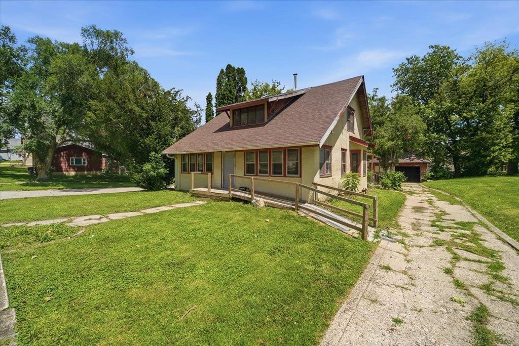 1501 11th Street, Eldora, IA 50627