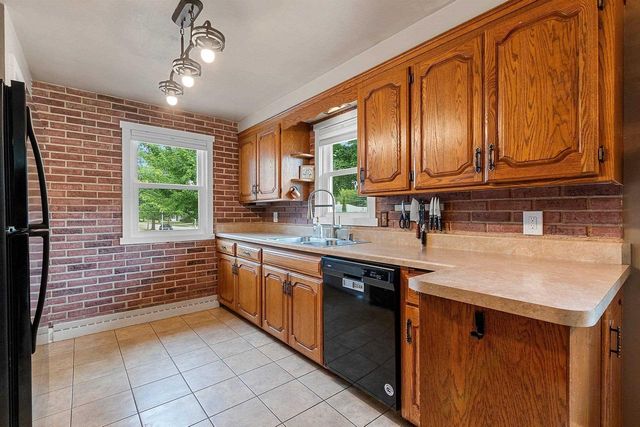 2207 S GREENVIEW STREET, Appleton, WI 54915