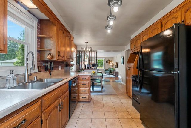 2207 S GREENVIEW STREET, Appleton, WI 54915