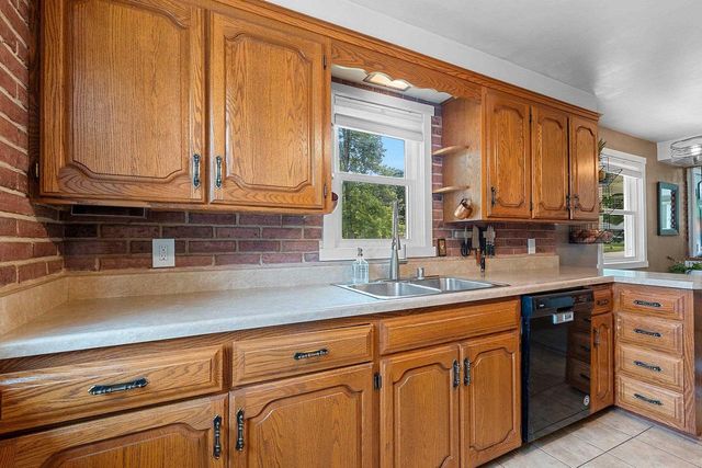 2207 S GREENVIEW STREET, Appleton, WI 54915