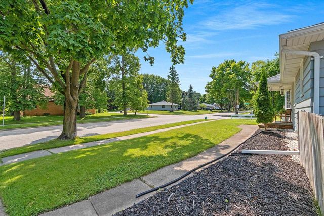 2207 S GREENVIEW STREET, Appleton, WI 54915