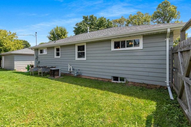 2207 S GREENVIEW STREET, Appleton, WI 54915