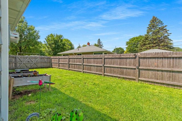 2207 S GREENVIEW STREET, Appleton, WI 54915