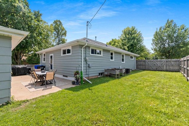 2207 S GREENVIEW STREET, Appleton, WI 54915
