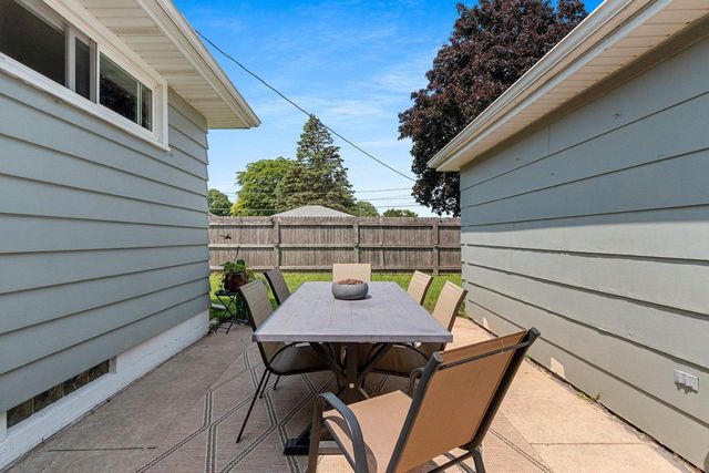 2207 S GREENVIEW STREET, Appleton, WI 54915