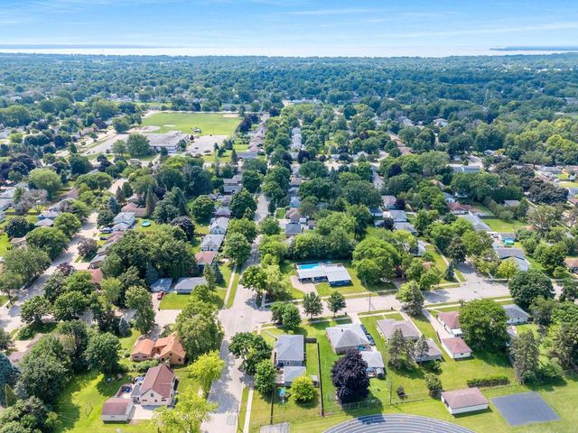 2207 S GREENVIEW STREET, Appleton, WI 54915