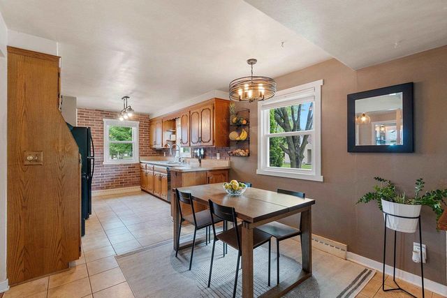 2207 S GREENVIEW STREET, Appleton, WI 54915