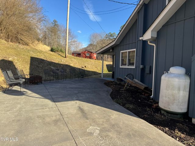 9629 Meade Fork Road, Pound, VA 24279