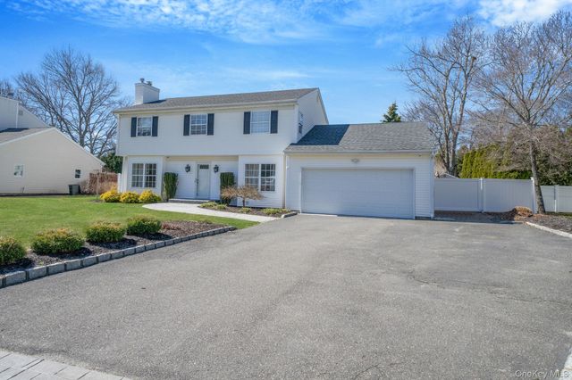 22 Northumberland Drive, Shoreham, NY 11786