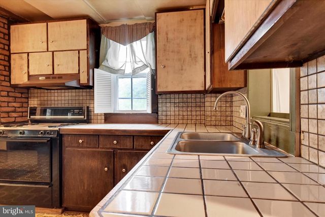 2560 N SHERMAN ST, York, PA 17406