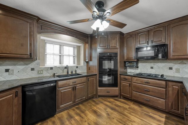 110 Butlers Court, Conroe, TX 77385
