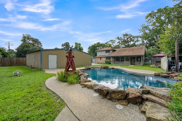 110 Butlers Court, Conroe, TX 77385