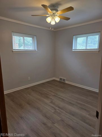 25624 Collingwood Street, Roseville, MI 48066