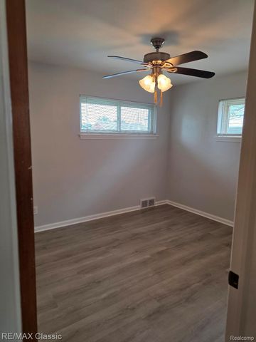 25624 Collingwood Street, Roseville, MI 48066