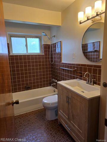 25624 Collingwood Street, Roseville, MI 48066