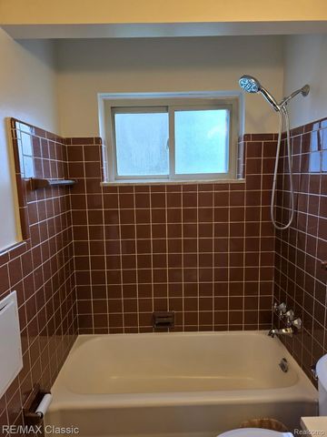 25624 Collingwood Street, Roseville, MI 48066