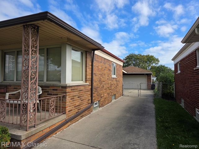 25624 Collingwood Street, Roseville, MI 48066
