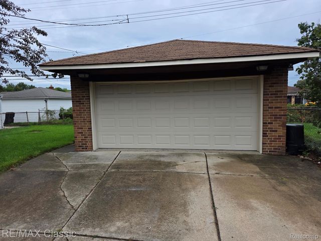 25624 Collingwood Street, Roseville, MI 48066