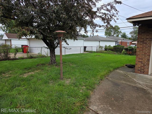 25624 Collingwood Street, Roseville, MI 48066