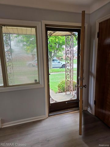 25624 Collingwood Street, Roseville, MI 48066