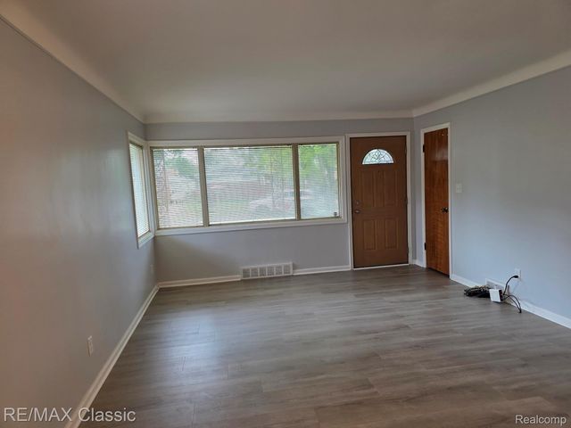 25624 Collingwood Street, Roseville, MI 48066